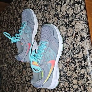 Nike shoes size 6